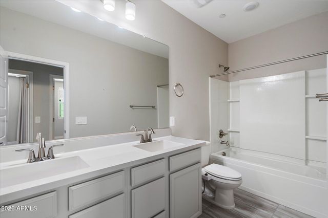 1823 E CHELSEA Lane 106, Gilbert, AZ 85295