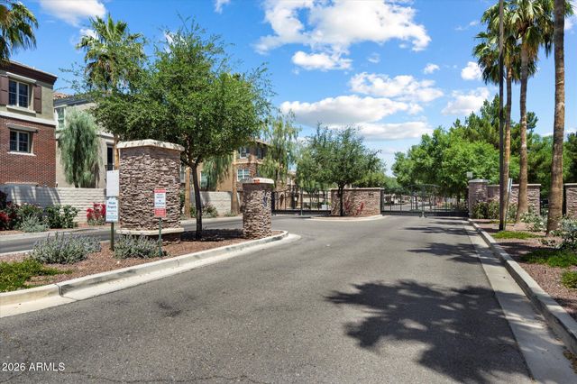 1823 E CHELSEA Lane 106, Gilbert, AZ 85295