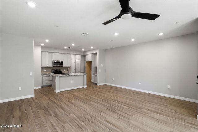 1823 E CHELSEA Lane 106, Gilbert, AZ 85295