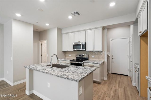 1823 E CHELSEA Lane 106, Gilbert, AZ 85295