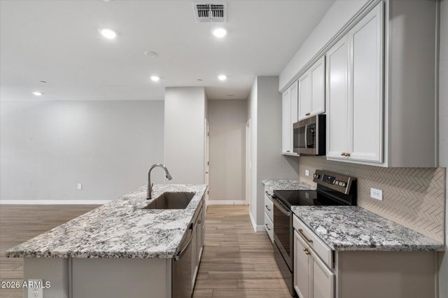 1823 E CHELSEA Lane 106, Gilbert, AZ 85295