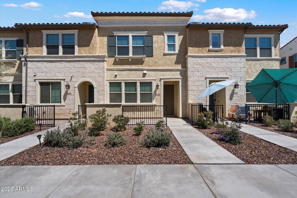 1823 E CHELSEA Lane 106, Gilbert, AZ 85295