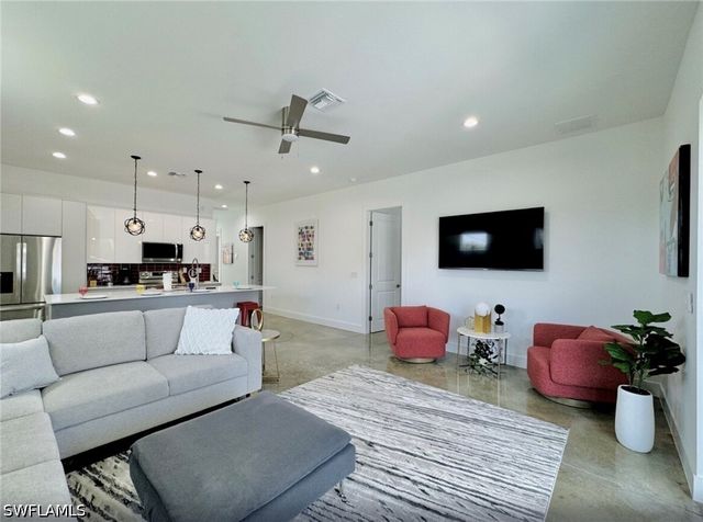 2479 Shadowlawn DR, Naples, FL 34112