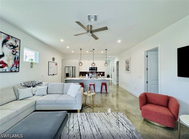 2479 Shadowlawn DR, Naples, FL 34112