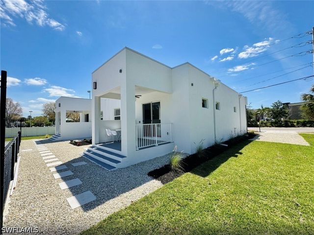 2479 Shadowlawn DR, Naples, FL 34112