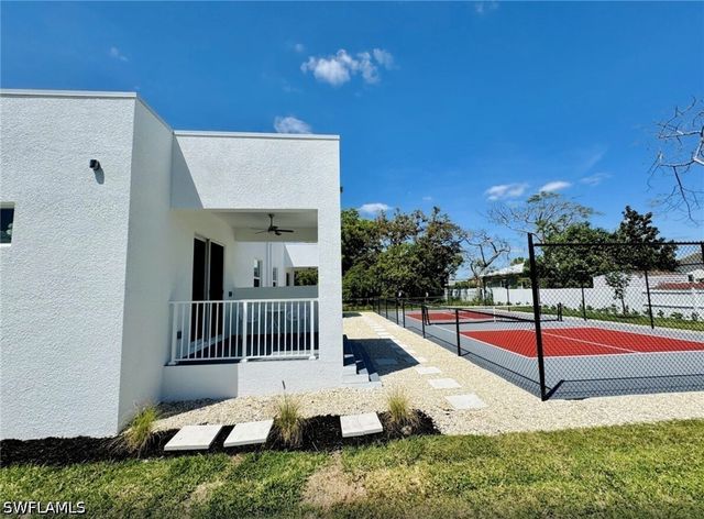 2479 Shadowlawn DR, Naples, FL 34112
