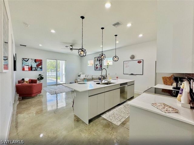 2479 Shadowlawn DR, Naples, FL 34112