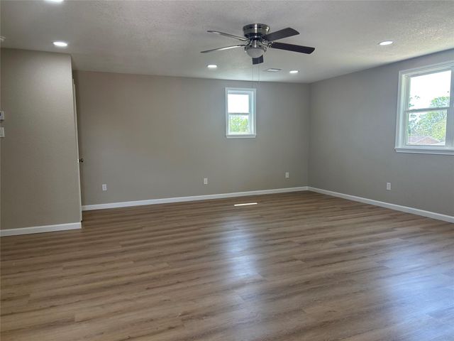 7110 Carver Avenue, Texas City, TX 77591