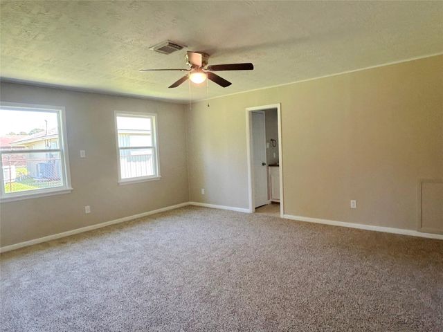 7110 Carver Avenue, Texas City, TX 77591