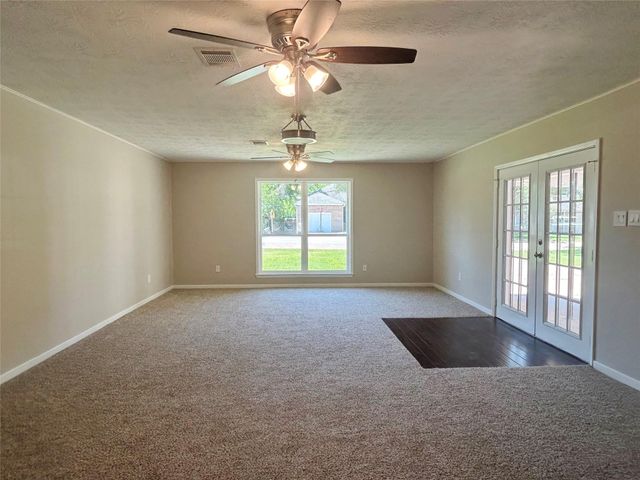 7110 Carver Avenue, Texas City, TX 77591