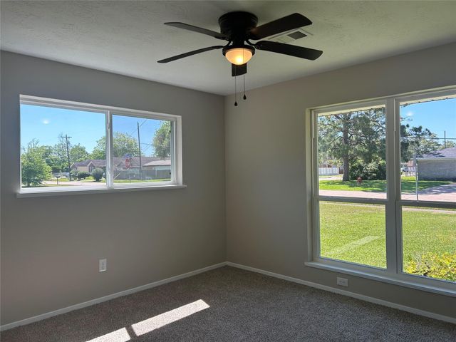 7110 Carver Avenue, Texas City, TX 77591