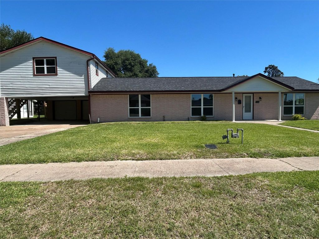 7110 Carver Avenue, Texas City, TX 77591