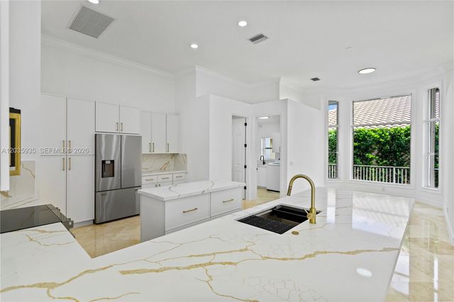 11021 Redhawk St, Plantation, FL 33324