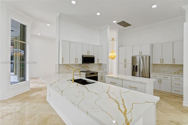 11021 Redhawk St, Plantation, FL 33324