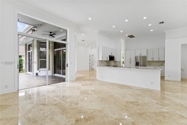 11021 Redhawk St, Plantation, FL 33324