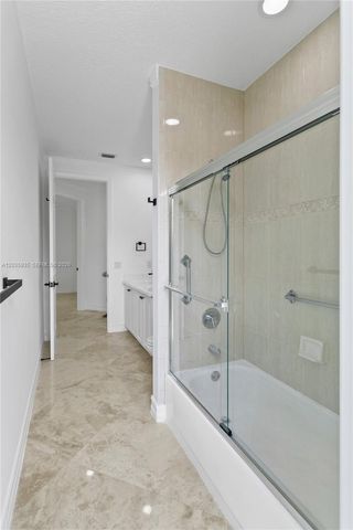 11021 Redhawk St, Plantation, FL 33324