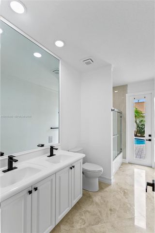 11021 Redhawk St, Plantation, FL 33324