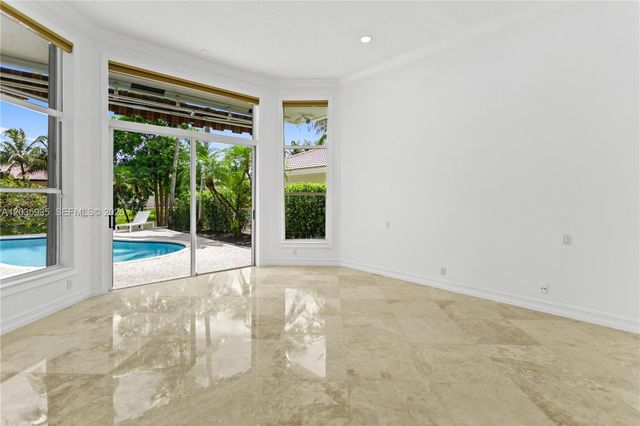 11021 Redhawk St, Plantation, FL 33324