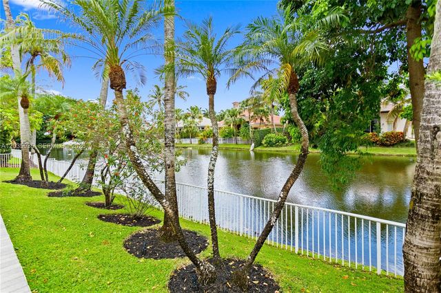 11021 Redhawk St, Plantation, FL 33324