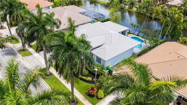 11021 Redhawk St, Plantation, FL 33324