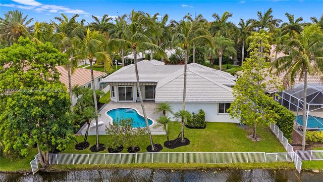 11021 Redhawk St, Plantation, FL 33324