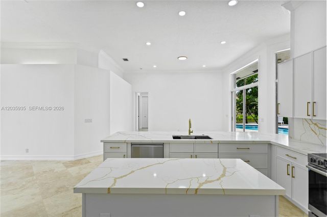 11021 Redhawk St, Plantation, FL 33324