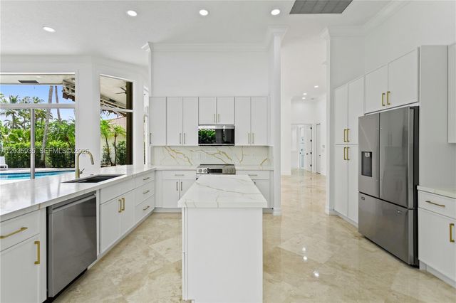 11021 Redhawk St, Plantation, FL 33324