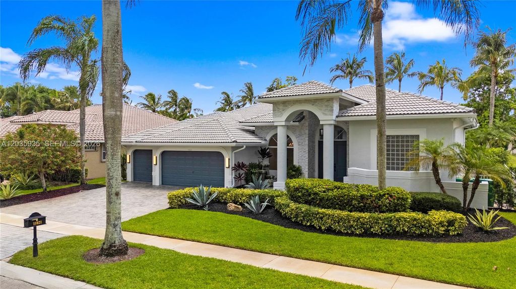 11021 Redhawk St, Plantation, FL 33324