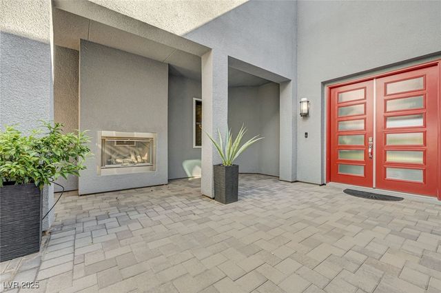 8081 West Ford Avenue, Las Vegas, NV 89113