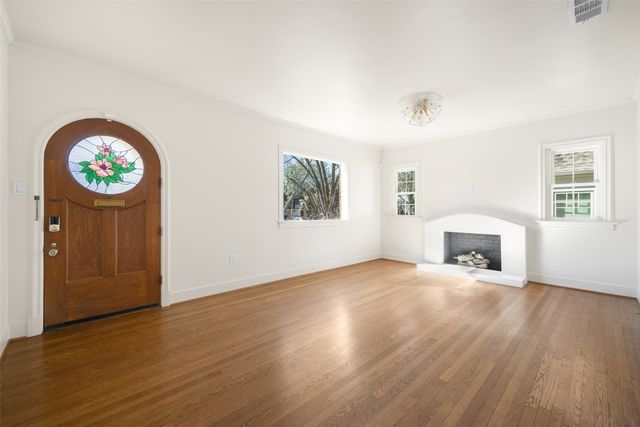 5623 Mccommas Boulevard, Dallas, TX 75206