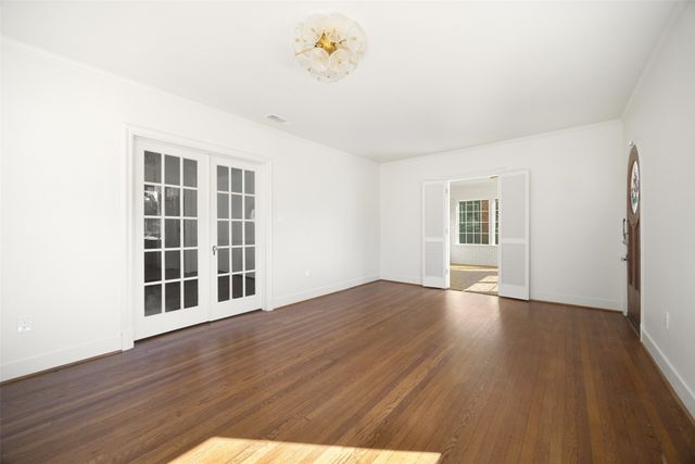 5623 Mccommas Boulevard, Dallas, TX 75206