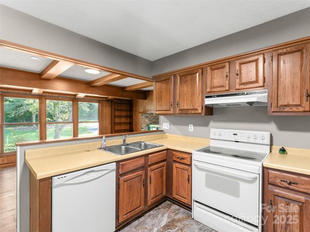 165 Crestview Drive, Hendersonville, NC 28791