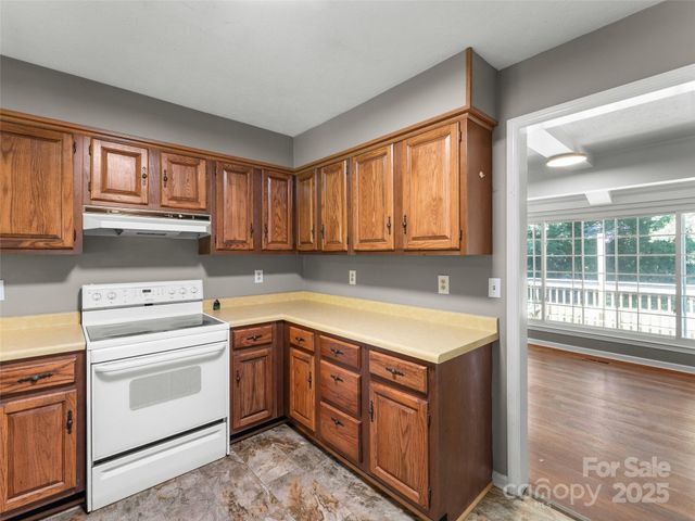 165 Crestview Drive, Hendersonville, NC 28791