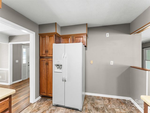 165 Crestview Drive, Hendersonville, NC 28791