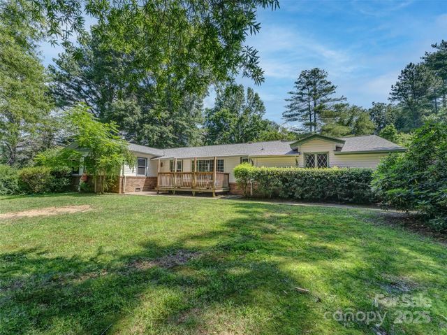 165 Crestview Drive, Hendersonville, NC 28791
