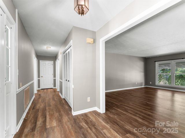 165 Crestview Drive, Hendersonville, NC 28791