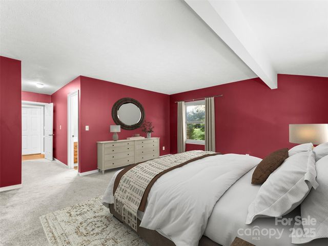 165 Crestview Drive, Hendersonville, NC 28791