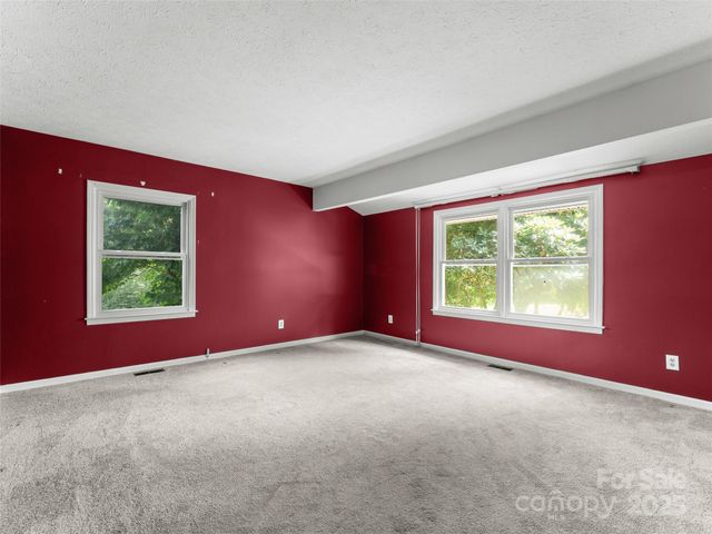 165 Crestview Drive, Hendersonville, NC 28791
