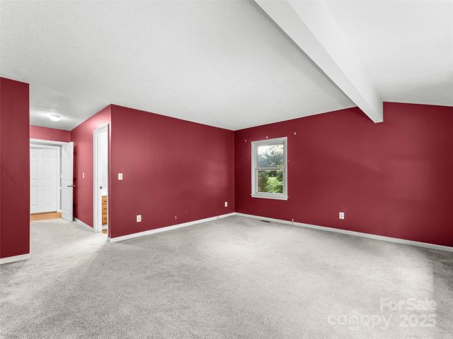 165 Crestview Drive, Hendersonville, NC 28791