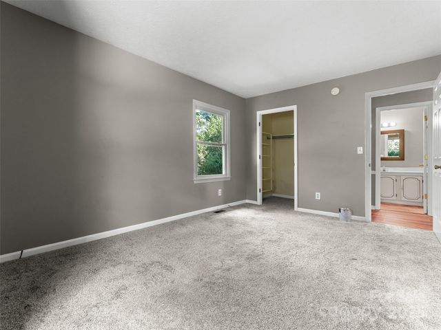 165 Crestview Drive, Hendersonville, NC 28791
