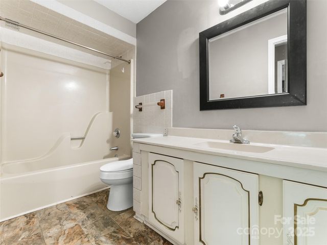 165 Crestview Drive, Hendersonville, NC 28791