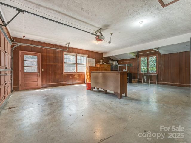 165 Crestview Drive, Hendersonville, NC 28791