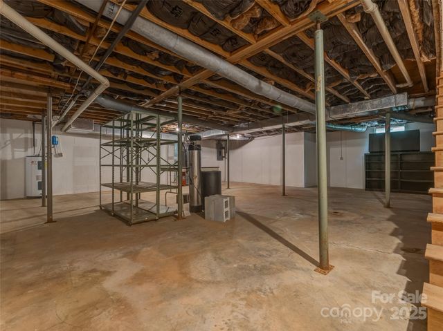 165 Crestview Drive, Hendersonville, NC 28791