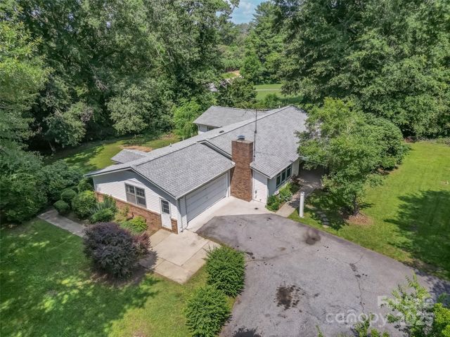 165 Crestview Drive, Hendersonville, NC 28791