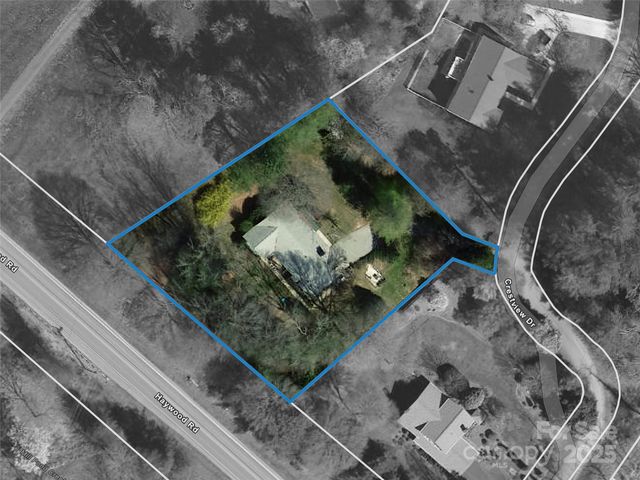 165 Crestview Drive, Hendersonville, NC 28791