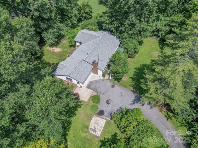 165 Crestview Drive, Hendersonville, NC 28791