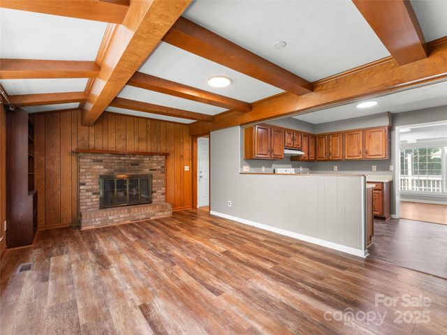 165 Crestview Drive, Hendersonville, NC 28791
