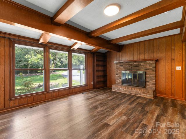 165 Crestview Drive, Hendersonville, NC 28791