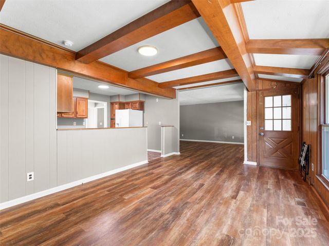 165 Crestview Drive, Hendersonville, NC 28791