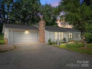 165 Crestview Drive, Hendersonville, NC 28791